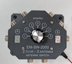 AMPLITEC 2000, 2 radio 3 Antenna Switch